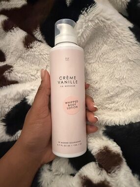 Crème Vanille Whipped Body Lotion - Soft Pink Bottle